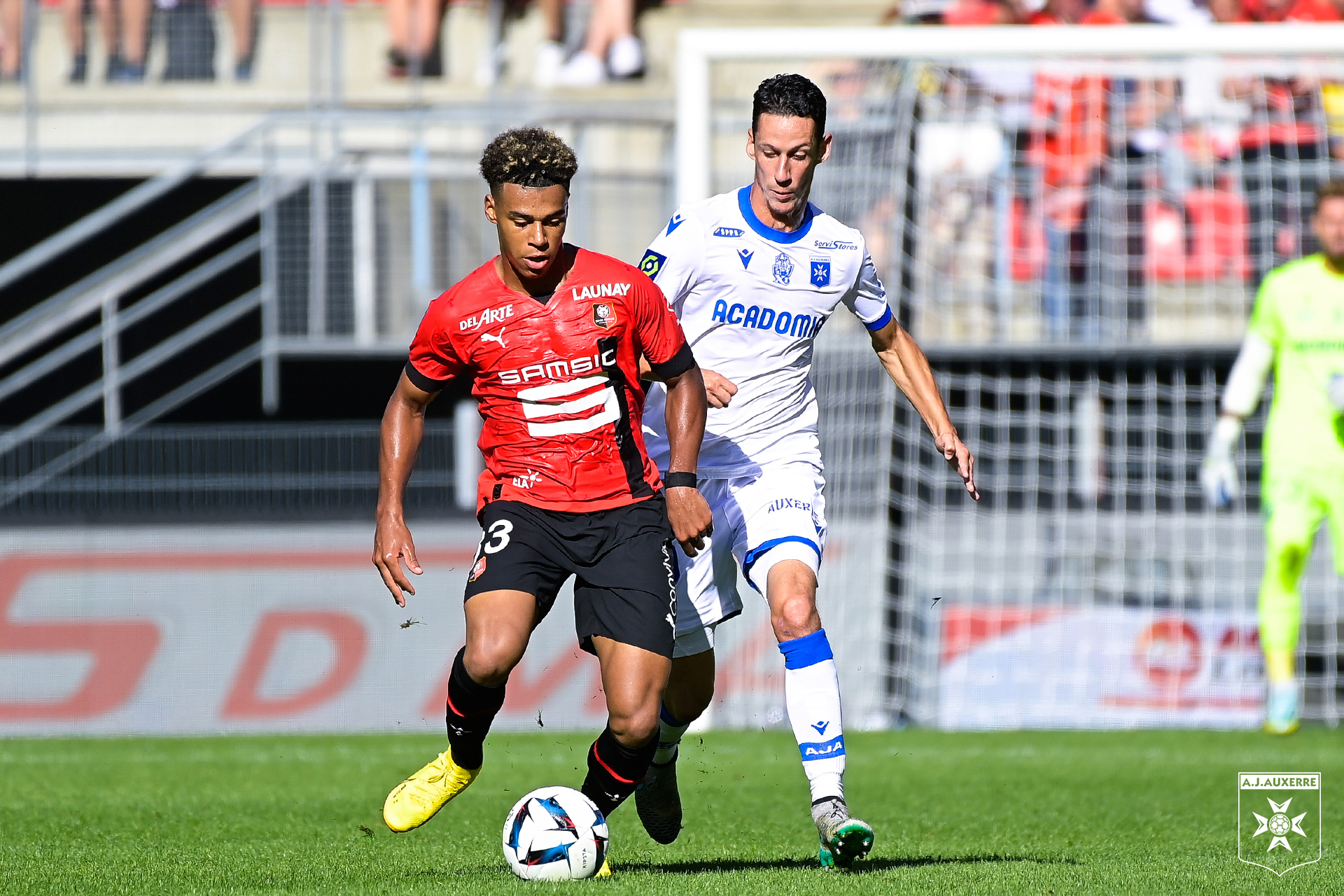 爱游戏-菲尼克斯太阳训练开放日，赛前更衣室发声引欢呼，法甲在即，年轻球员得到机会的简单介绍